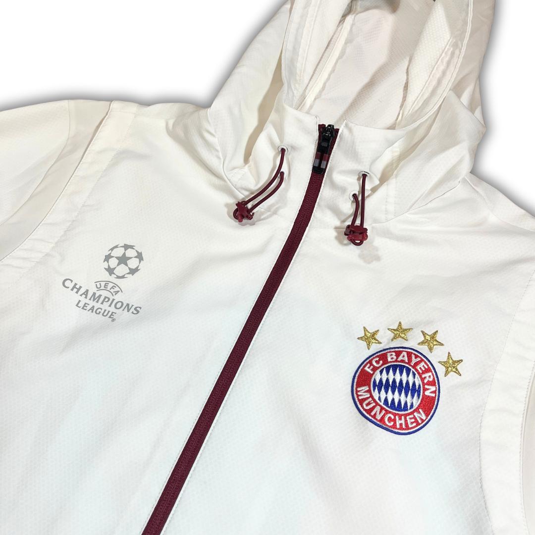 Vintage Adidas White FC Bayern Champions League Trackjacket (L)