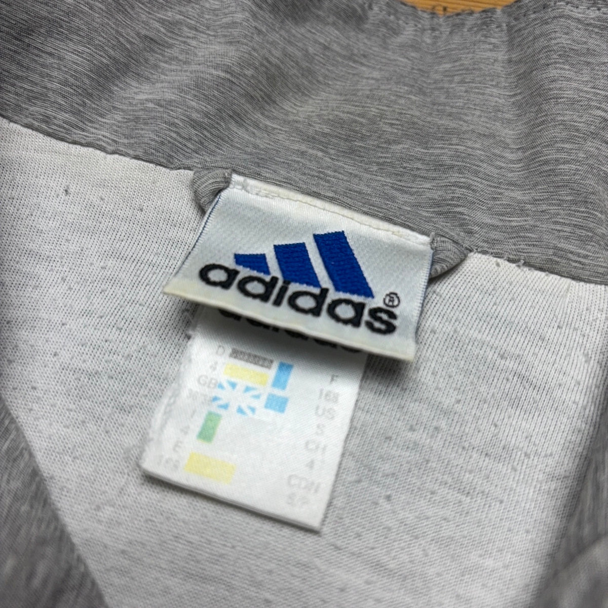Adidas Größenetikett.jpg
